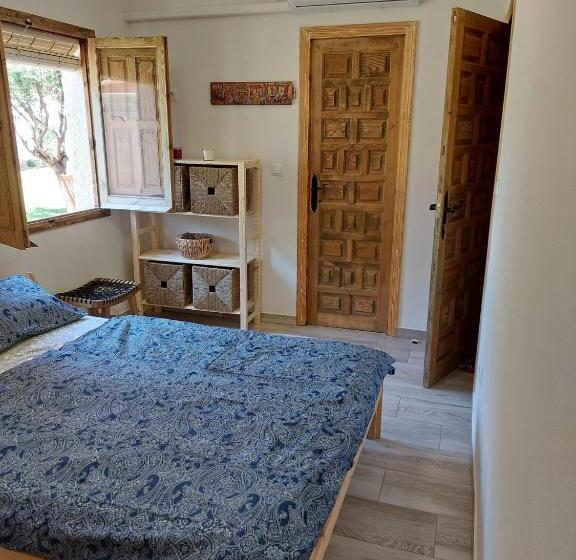 家庭间, Zenia Hostel