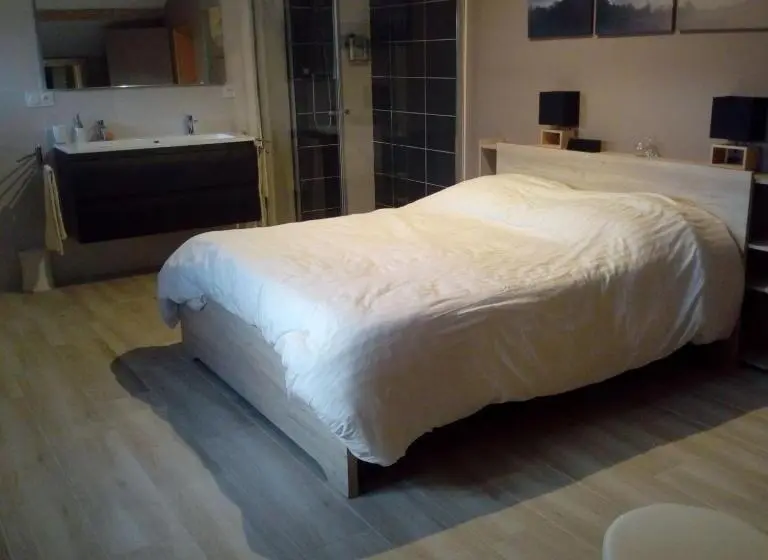 デラックスルーム, L Anagramme, Chambres, Table D Hôtes Et Gîte Pour Adultes, Naturistes Ou Non !