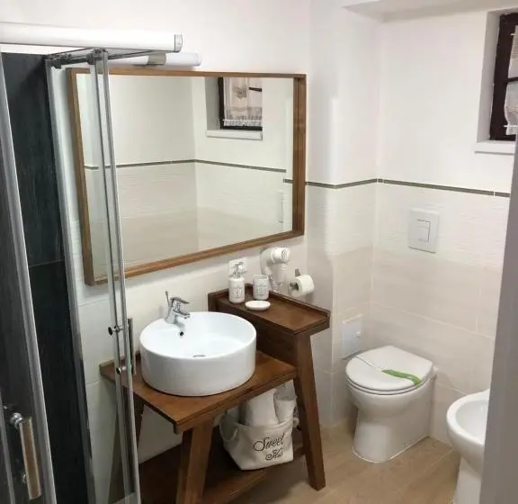 اتاق لوکس با تخت بزرگ, Vila Loft Cube