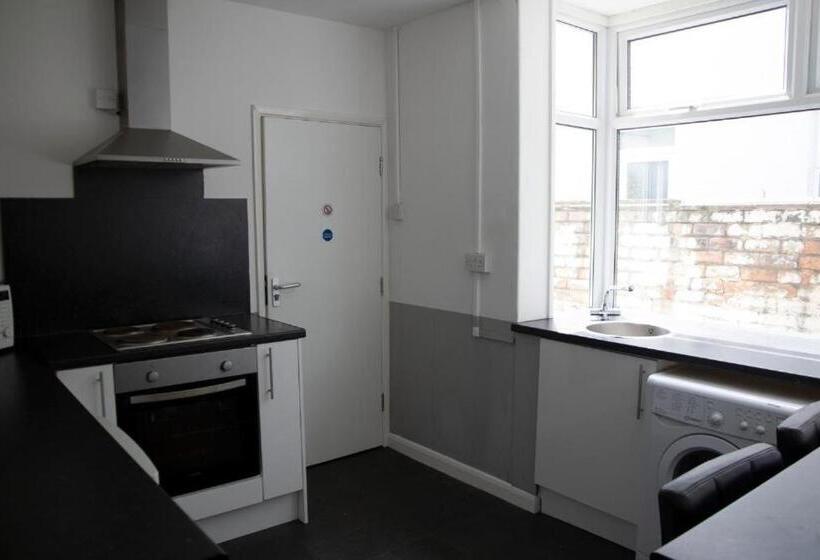 غرفة إقتصادية فردية, Bursar Street 19