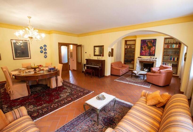 חדר סטנדרד יחיד חדר אמבטיה משותף, Villa Grande Con Stanze, Bagni E Giardino