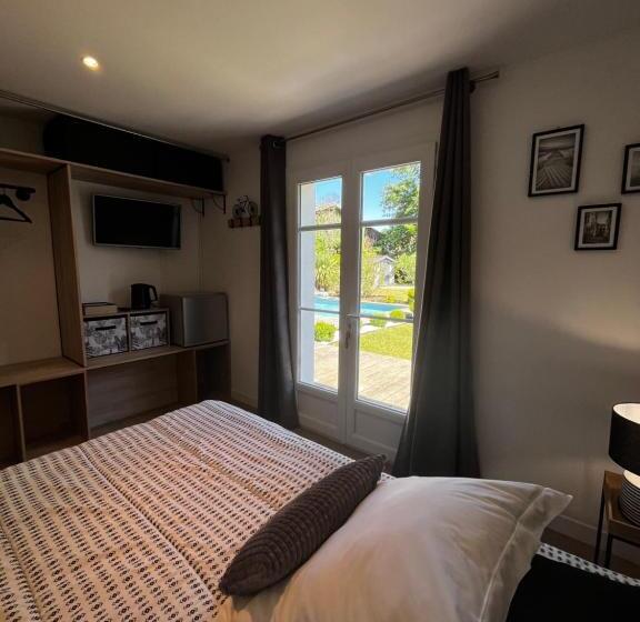 Номер Стандарт Вид на Бассейн, Chambre Avec Salle De Bain Privée De La Canopée De Mios