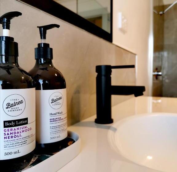 장애인을 위한 스탠다드 룸, Refresh109 On Cameron