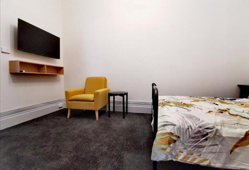 장애인을 위한 스탠다드 룸, Refresh109 On Cameron