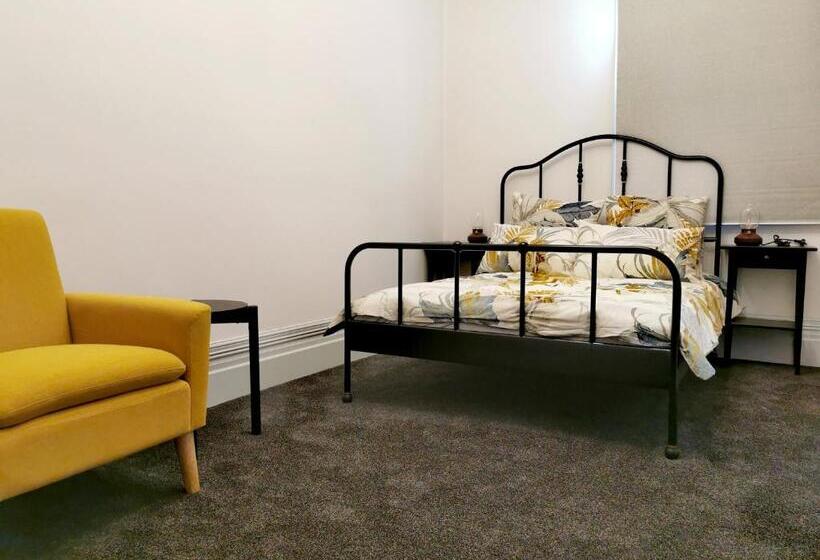 장애인을 위한 스탠다드 룸, Refresh109 On Cameron