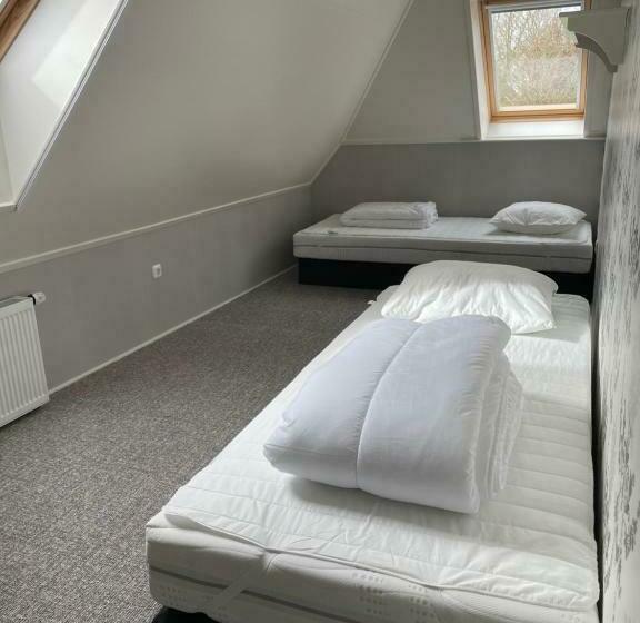 Дом 4 Спальни, De Boerderij   Buitenplaats Ruitenveen, Privé