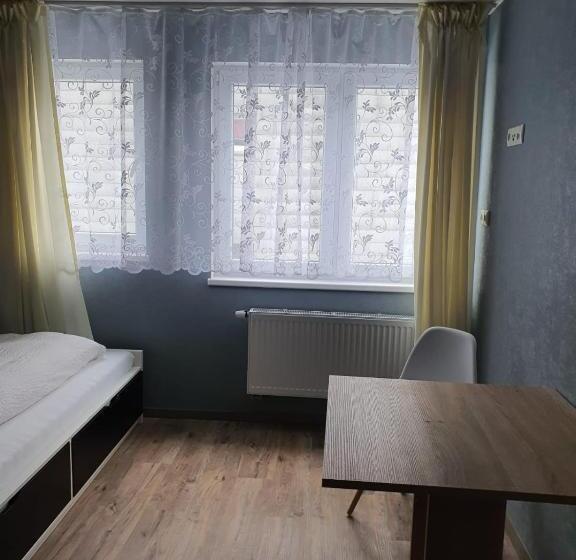 اتاق استاندارد یک نفره, Schneider Apartaments