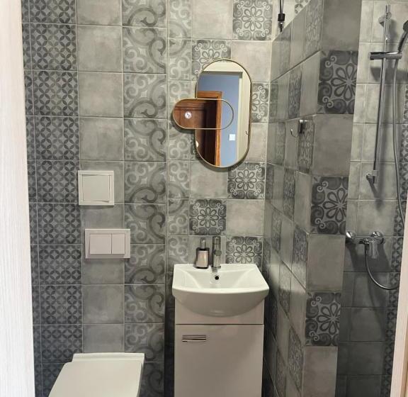 اتاق لوکس, Very Bad Hootel