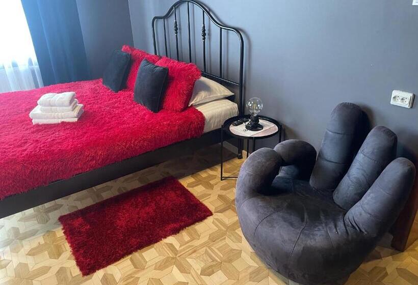 اتاق لوکس, Very Bad Hootel