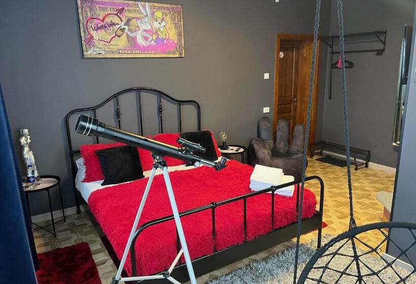 اتاق لوکس, Very Bad Hootel