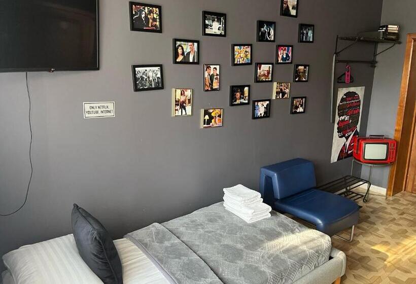 اتاق استاندارد, Very Bad Hootel