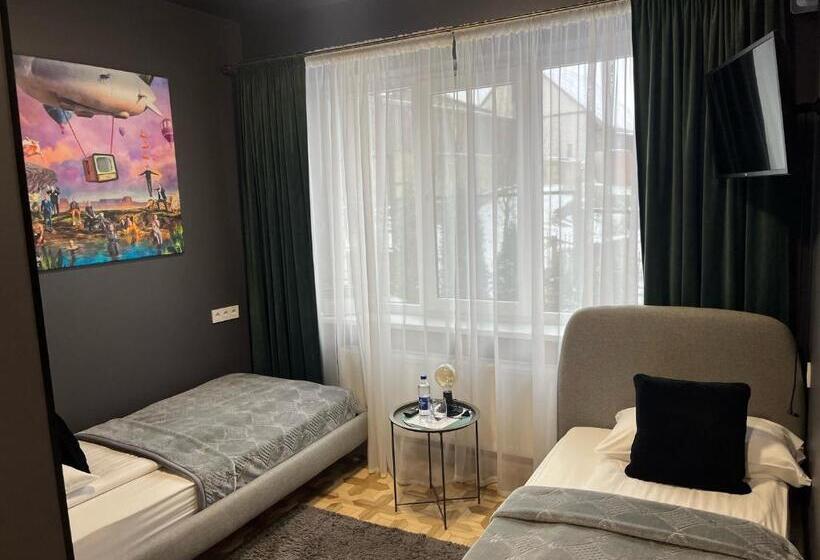 اتاق استاندارد, Very Bad Hootel