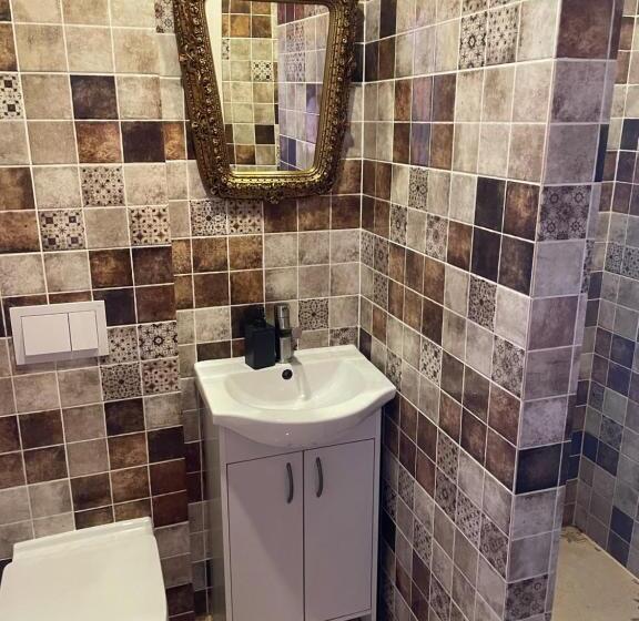 اتاق استاندارد, Very Bad Hootel