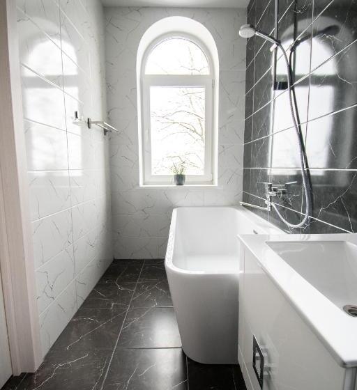 اتاق لوکس, Very Bad Hootel