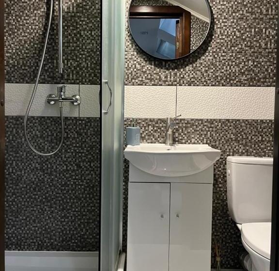 اتاق اکونومی, Very Bad Hootel