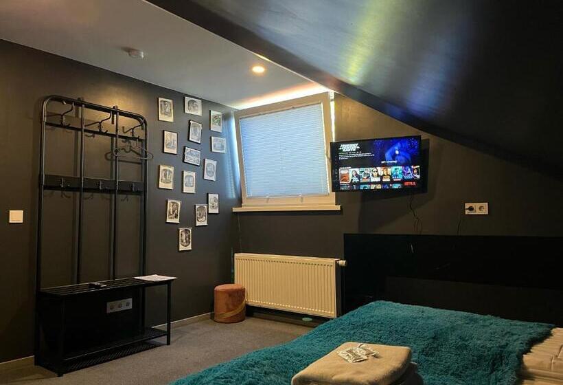 اتاق اکونومی, Very Bad Hootel