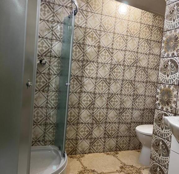 اتاق اکونومی, Very Bad Hootel