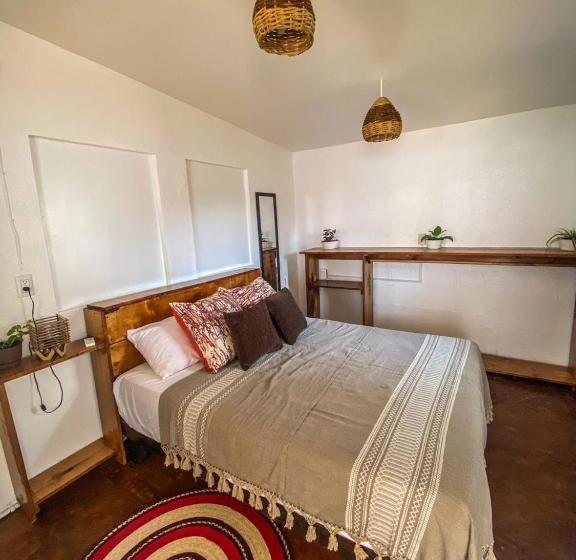 ２ベッドルームハウス, Shaka House