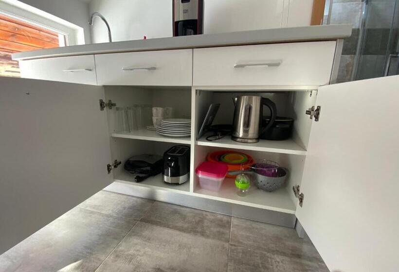 آپارتمان 1 خوابه همکف, Red Family Apartments