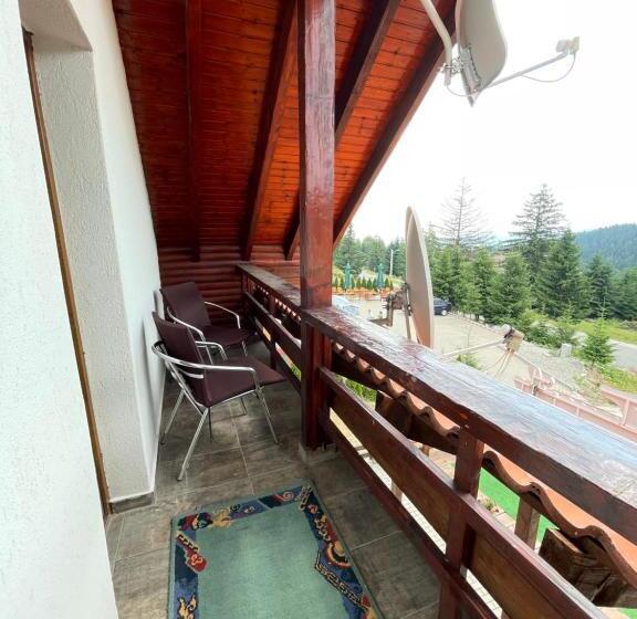 带1个卧室的带阳台的公寓, Red Family Apartments