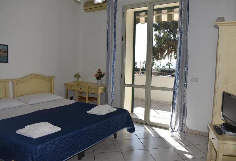 اتاق استاندارد, In Riva Al Mare