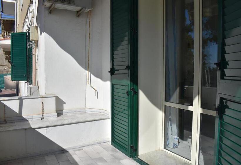 اتاق استاندارد, In Riva Al Mare