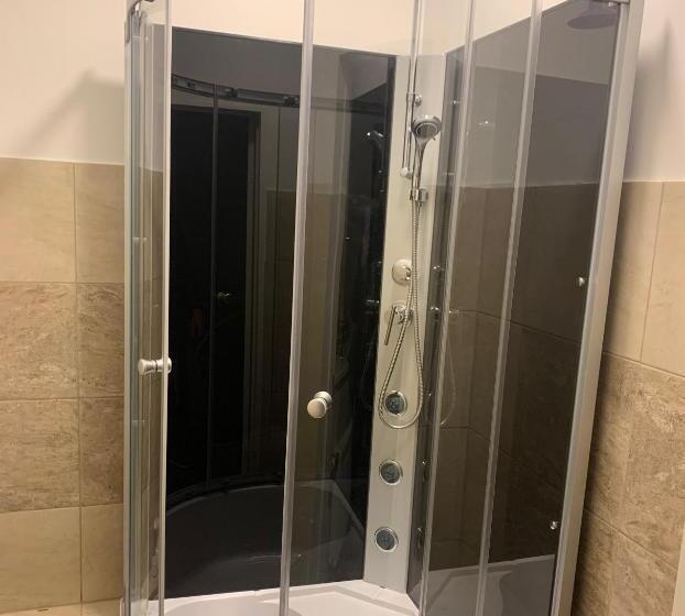 اتاق اکونومی, Motel Minerva