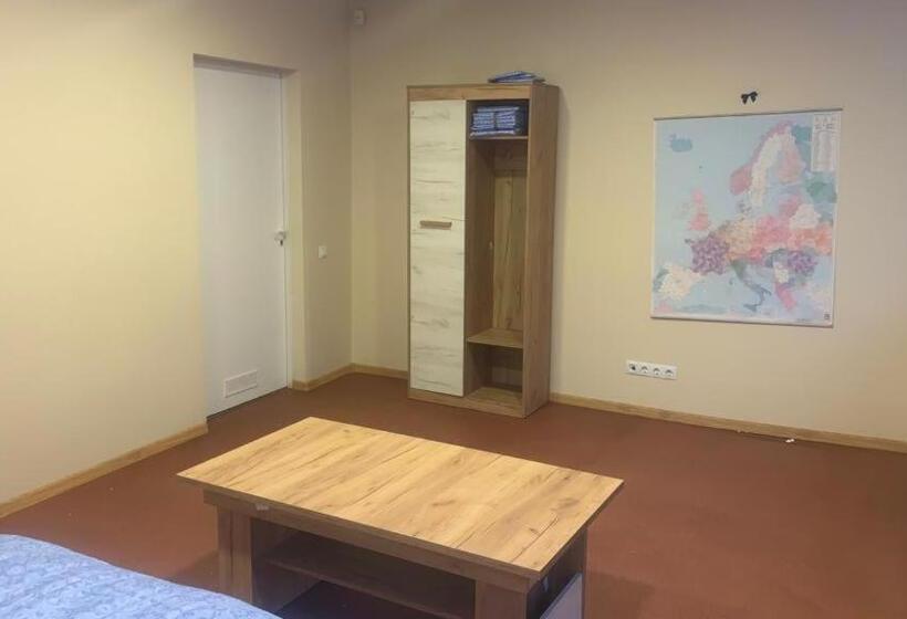 اتاق اکونومی, Motel Minerva