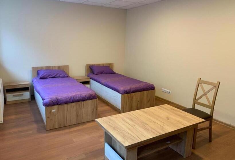 اتاق اکونومی, Motel Minerva