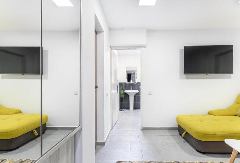 ファミリールーム, Bada Bing Residence