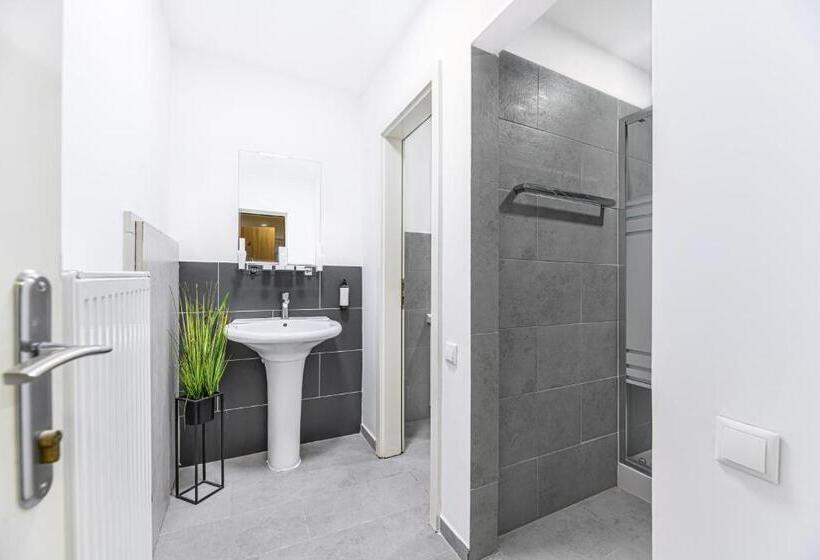 ファミリールーム, Bada Bing Residence