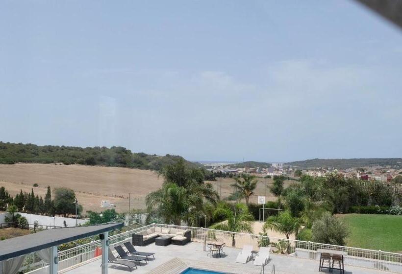 غرفة قياسية مزوَّدة بشُرفة, Jnane Yemma