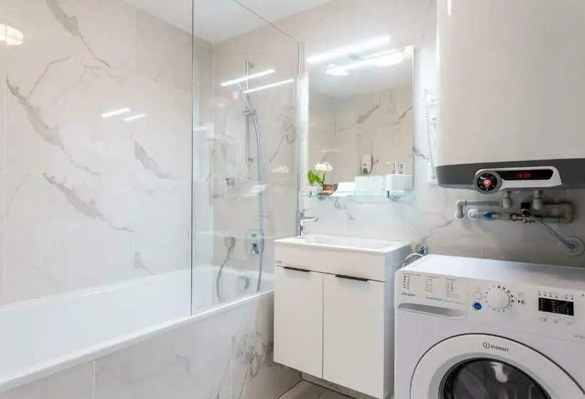 バルコニー付２ベッドルームアパートメント, Apartmány Resort Vrchlabí
