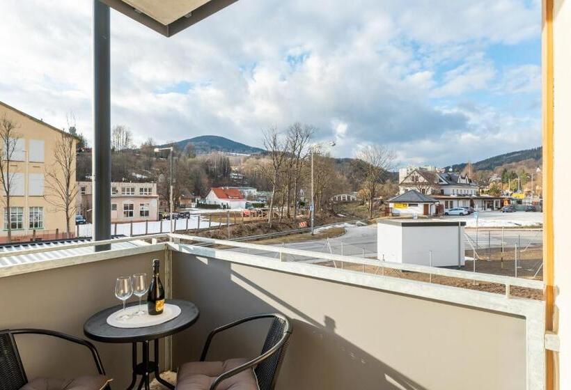 شقة غرفتين نوم مزودة بشُرفة, Apartmány Resort Vrchlabí