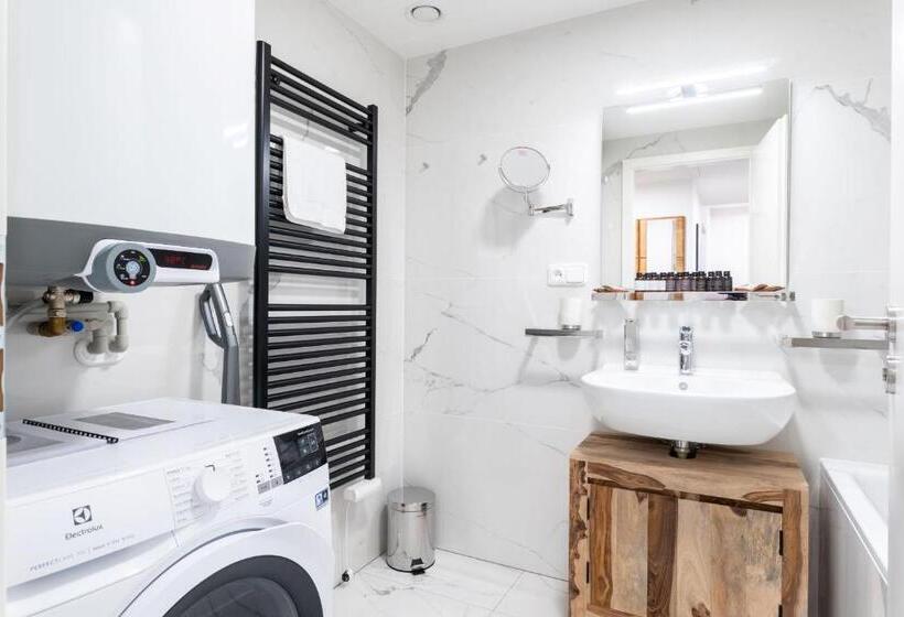 شقة غرفتين نوم مزودة بشُرفة, Apartmány Resort Vrchlabí