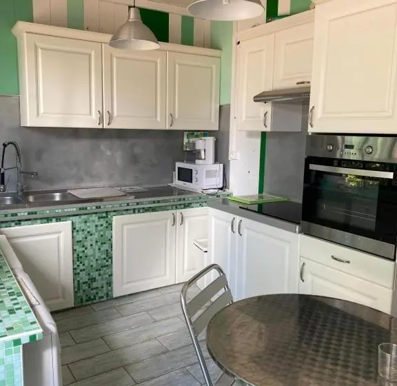 ファミリールーム, Chambres Privées Dans Maison Avec Grand Parc Et Piscine Proche Via Rhona