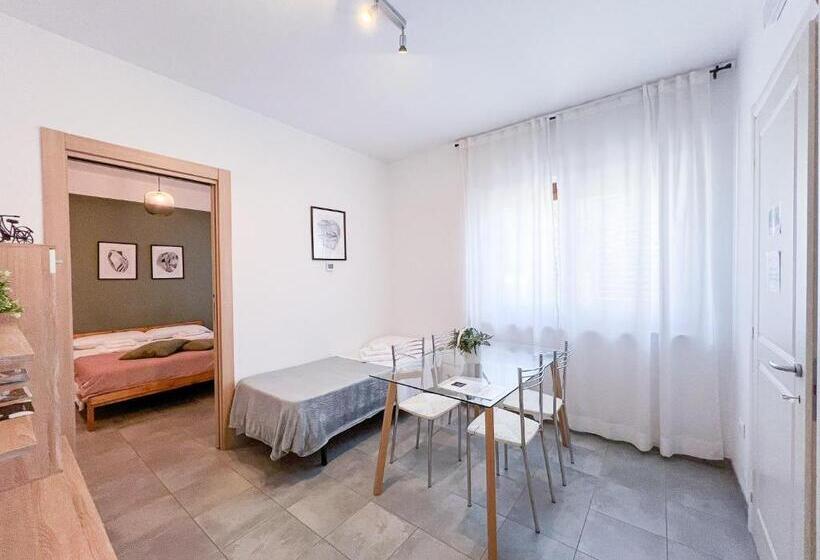 اتاق استاندارد, Wolf House Bnb