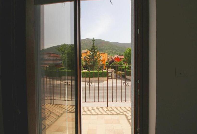 اتاق استاندارد, Wolf House Bnb