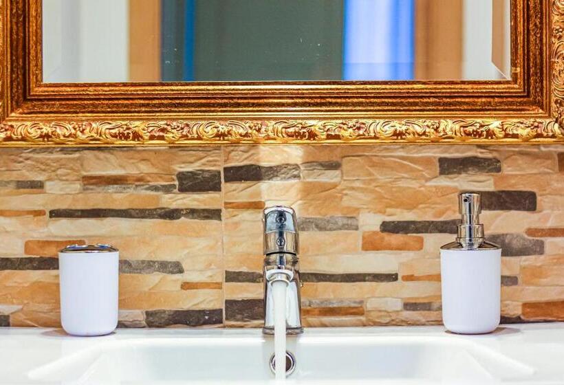 اتاق استاندارد, Wolf House Bnb