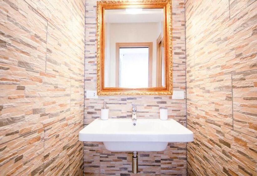 اتاق استاندارد, Wolf House Bnb