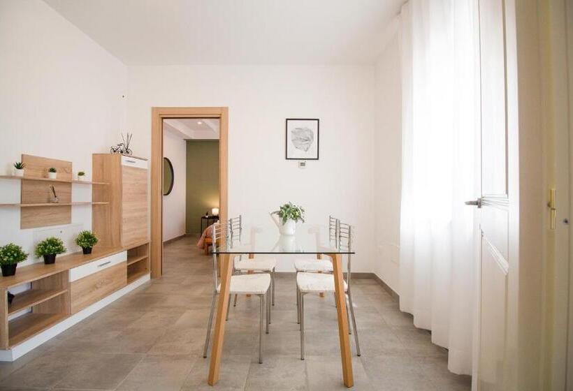 اتاق استاندارد, Wolf House Bnb