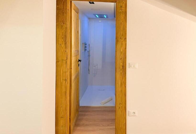 اتاق لوکس, Wolf House Bnb