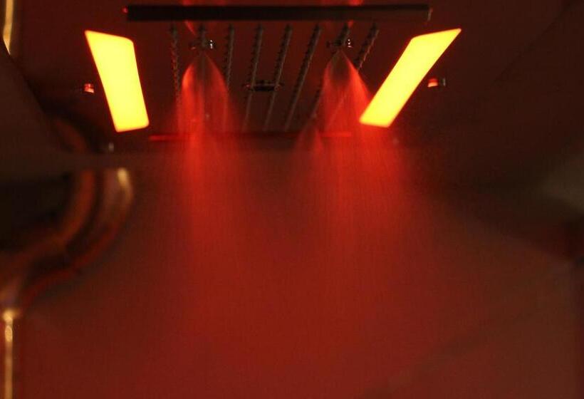 اتاق لوکس, Wolf House Bnb