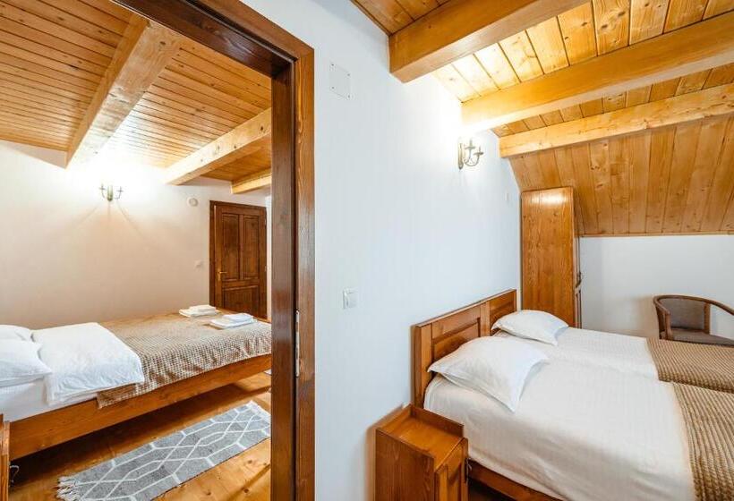 اتاق خانوادگی, Pensiunea Popas In Apuseni