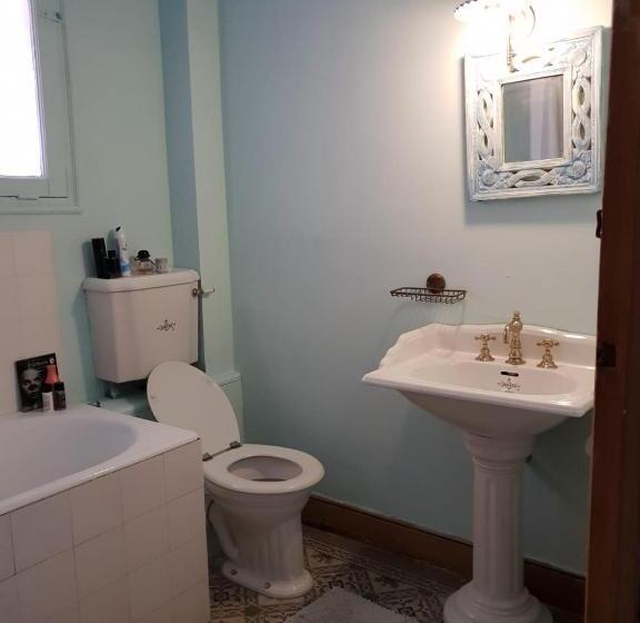 اتاق لوکس با بالکن و چشم‌انداز دریا, B&b Villa La Renarde