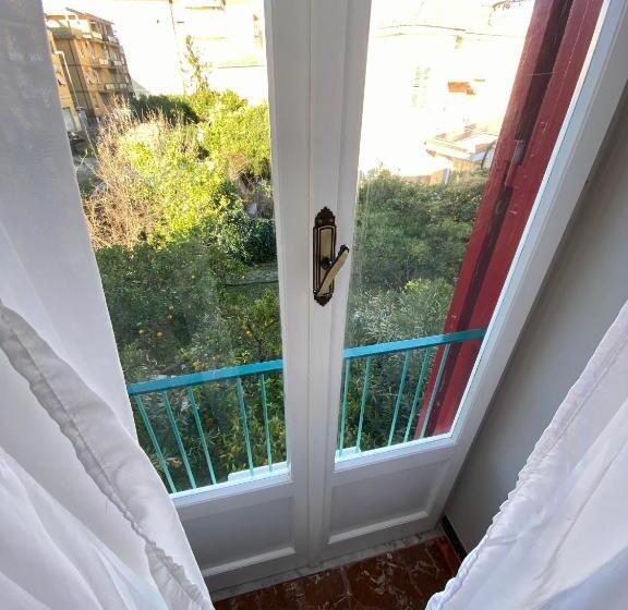 اتاق استاندارد با چشمانداز باغ, Happy Days Terracina