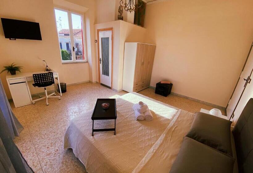 اتاق استاندارد با بالکن, Happy Days Terracina