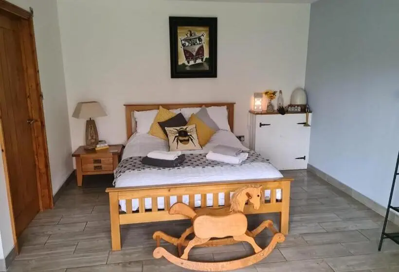 スーペリアールーム, Bumble Barn Bed & Breakfast