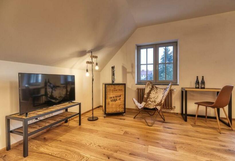 Quarto Familiar Superior, Pivni