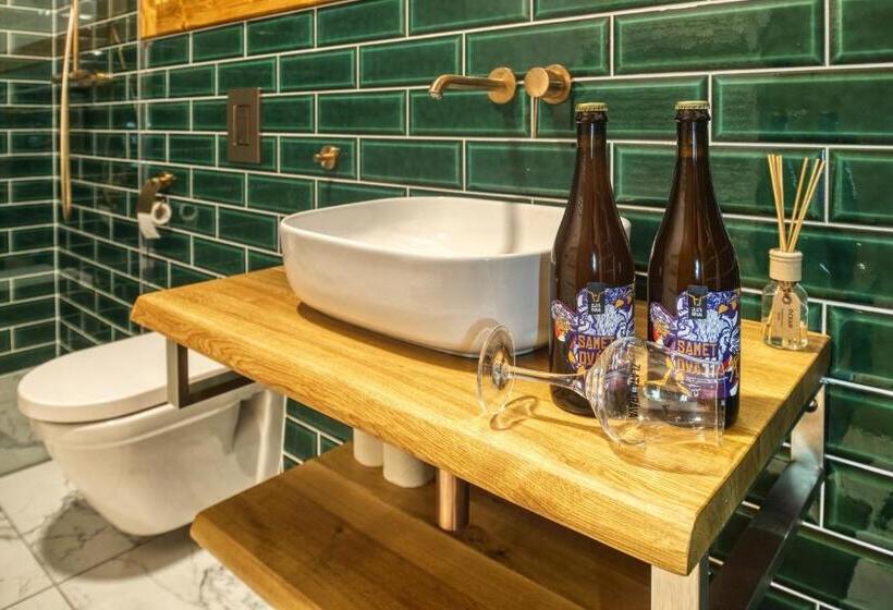 발코니 디럭스 룸, Pivni